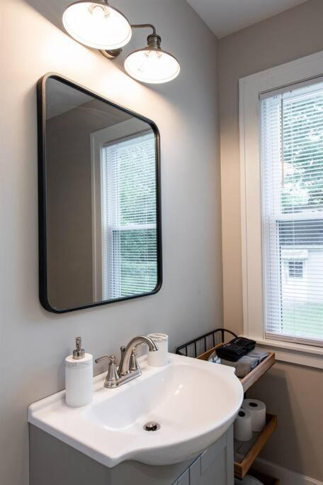 2br Haven: Remodeled Gem!