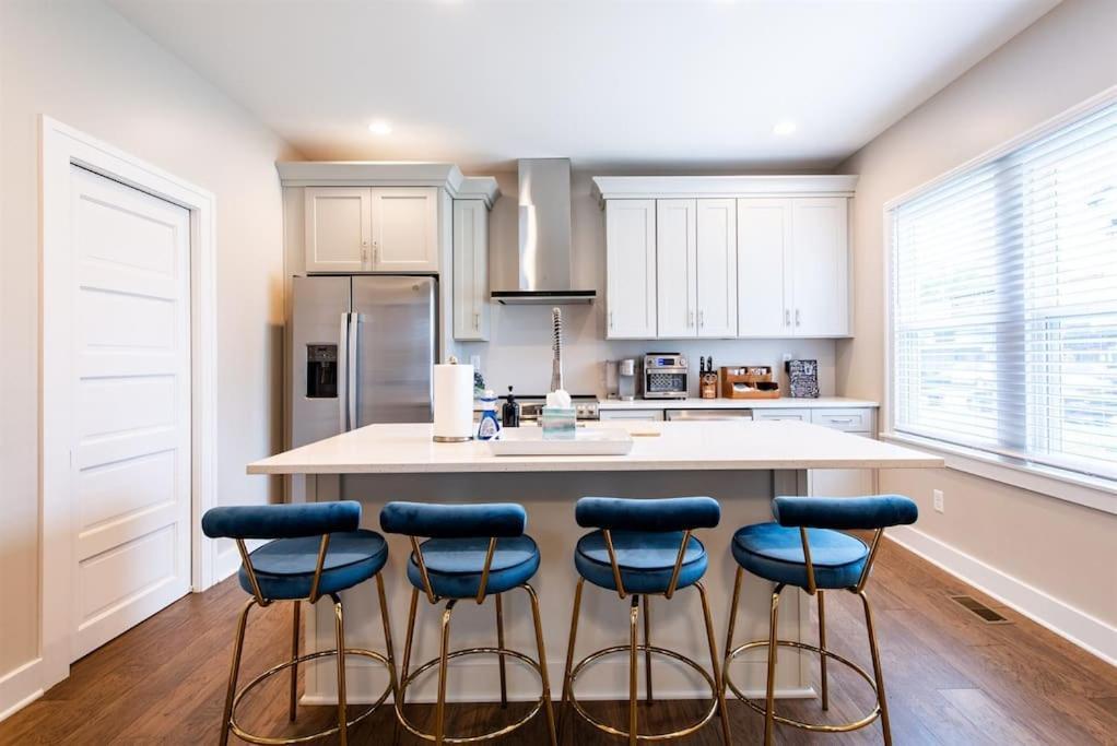 2br Haven: Remodeled Gem! Holiday home Louisville